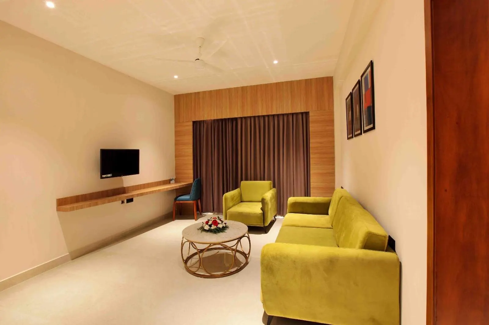 Park Residency Ayarkunnam Hotel Pullappalli